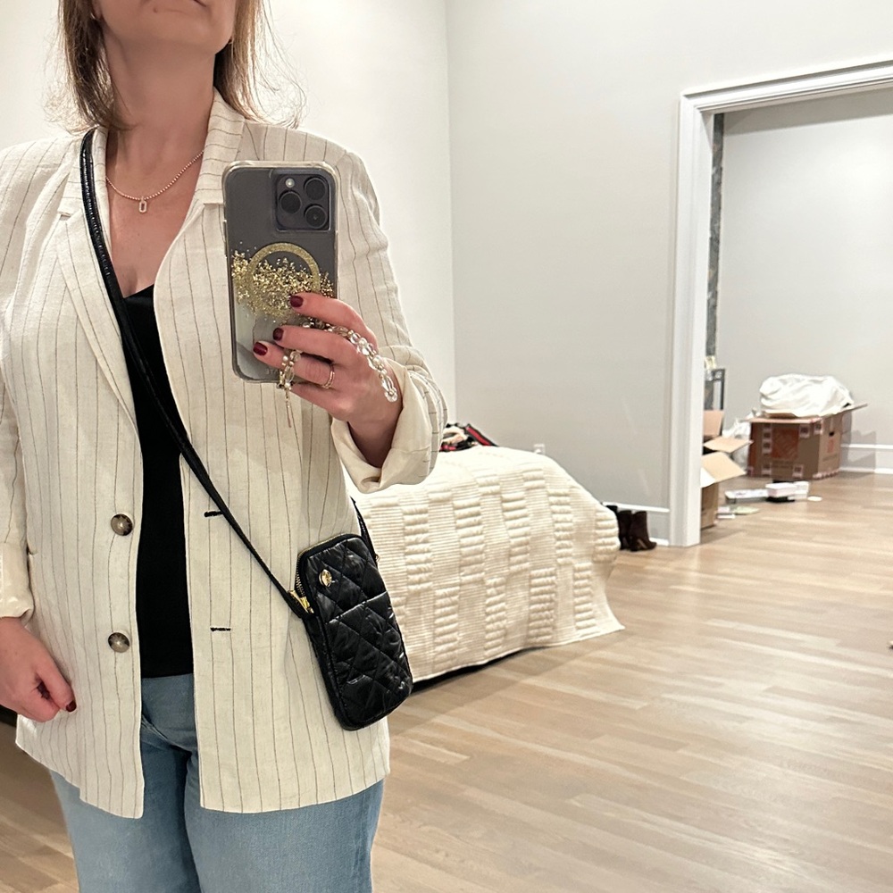 Elegant Black Quilted Crossbody Bag - Picture 7 of 7